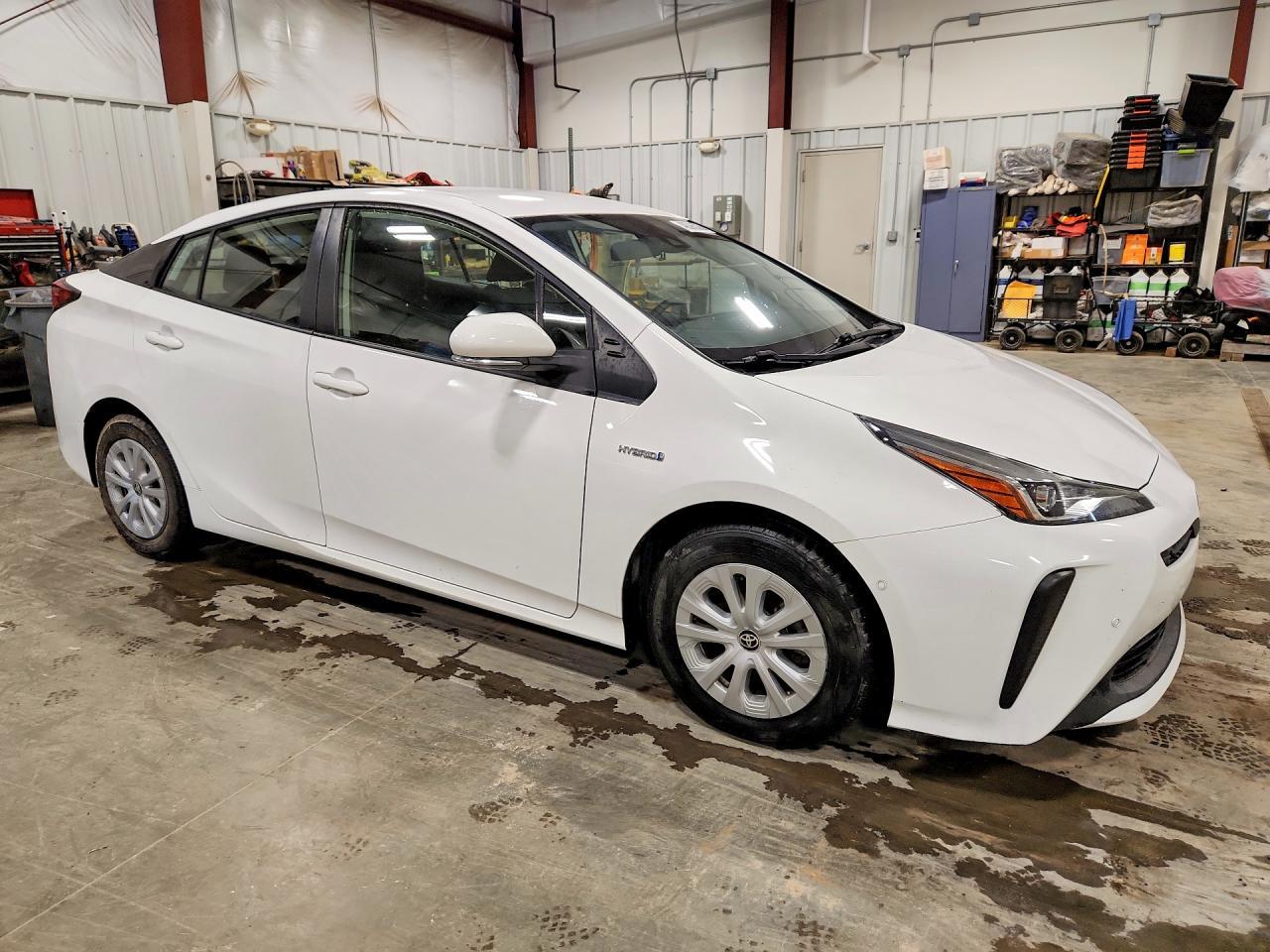 2022 Toyota Prius Le - Фото 4