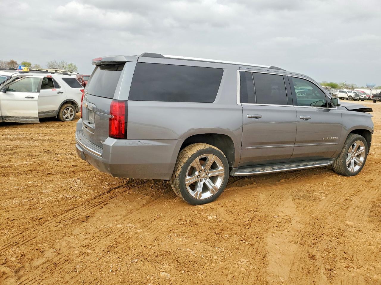 2020 Chevrolet Suburban K1500 Premier - Image 3