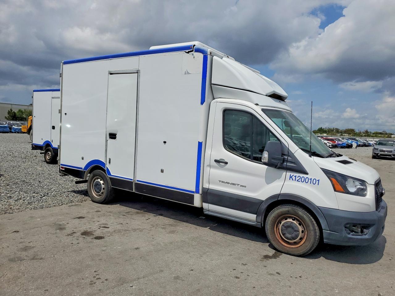 2020 Ford Transit Delivery Truck - Image 4