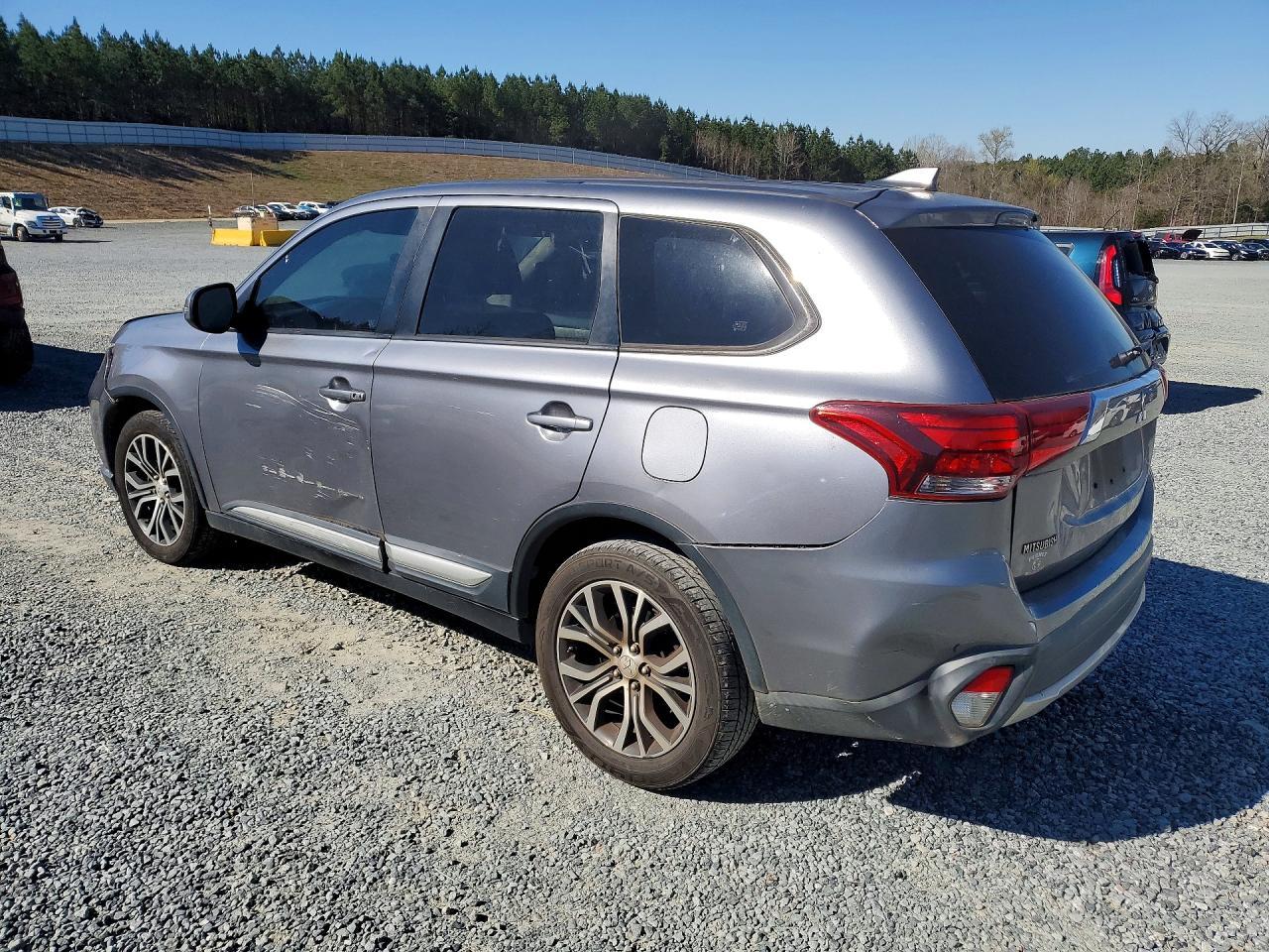 2017 Mitsubishi Outlander Se - Фото 2