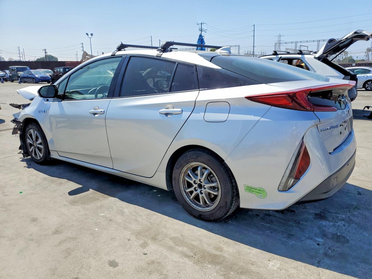 2017 Toyota Prius Prime Plus - Фото 2
