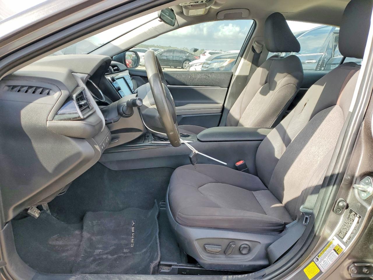 2020 Toyota Camry Le - Фото 7