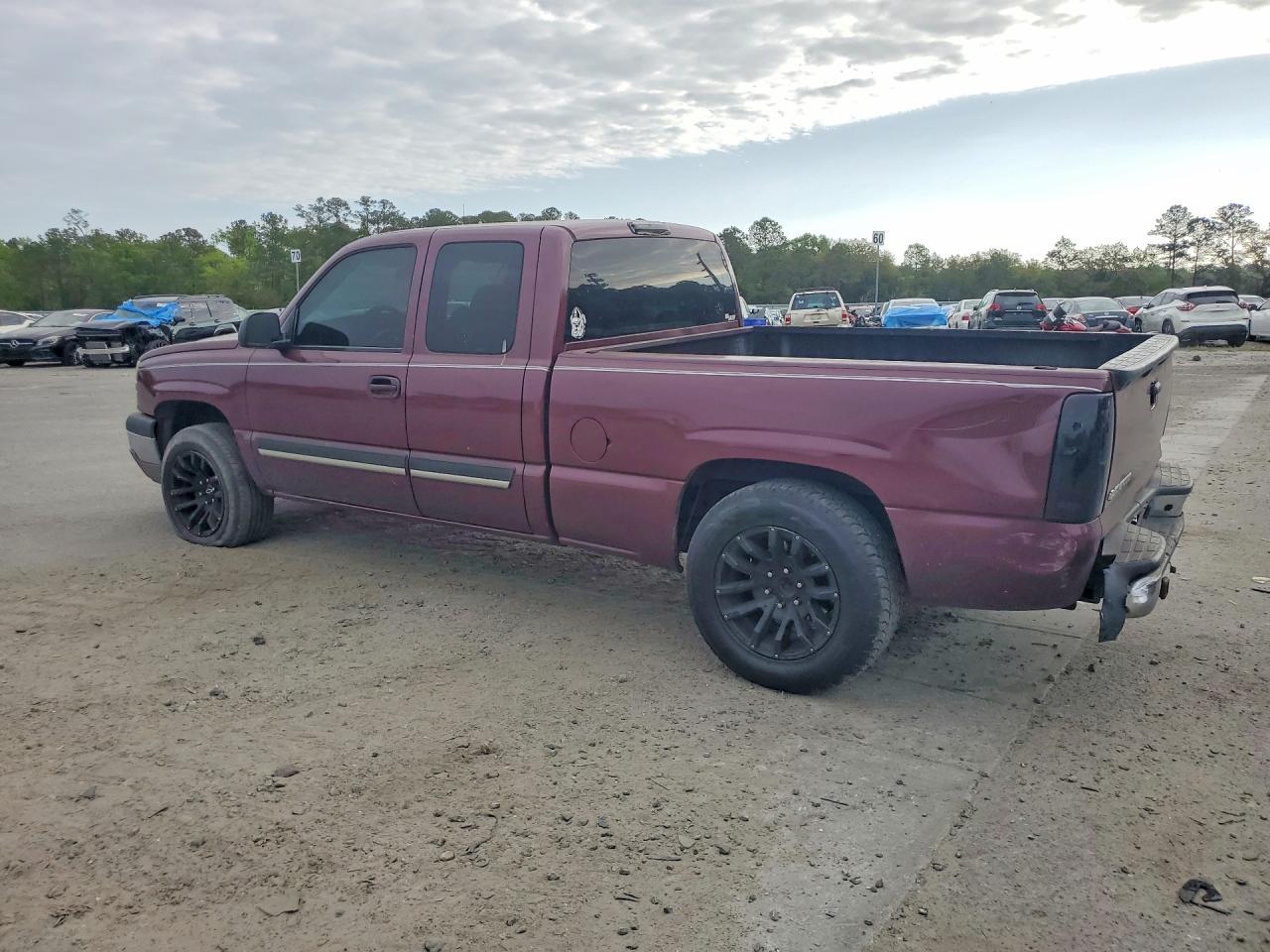 2003 Chevrolet Silverado C1500 - Image 2