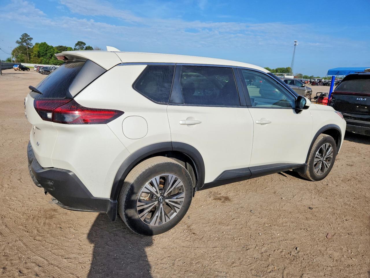 2023 Nissan Rogue Sv - Фото 3