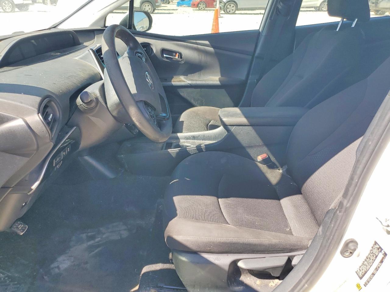 2021 Toyota Prius Le - Фото 7