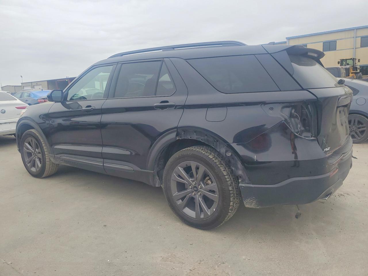 2022 Ford Explorer Xlt - Фото 2