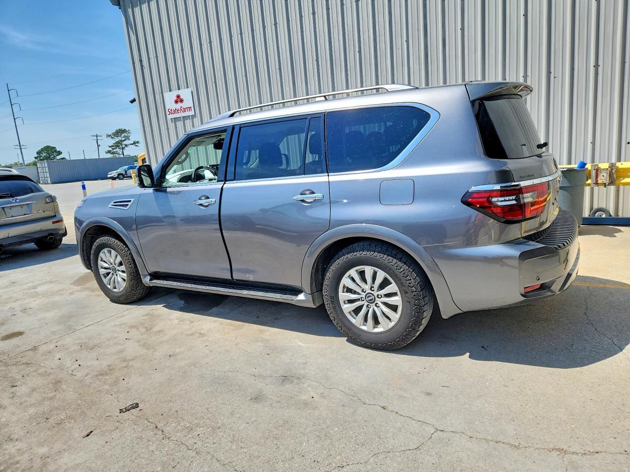 2023 Nissan Armada Sv - Image 2