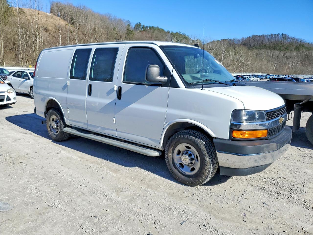 2022 Chevrolet Express 2500 Cargo Utility / Service Van - Фото 4