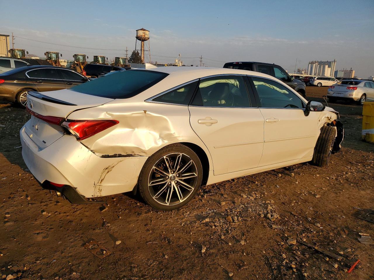 2020 Toyota Avalon Xse - Фото 3