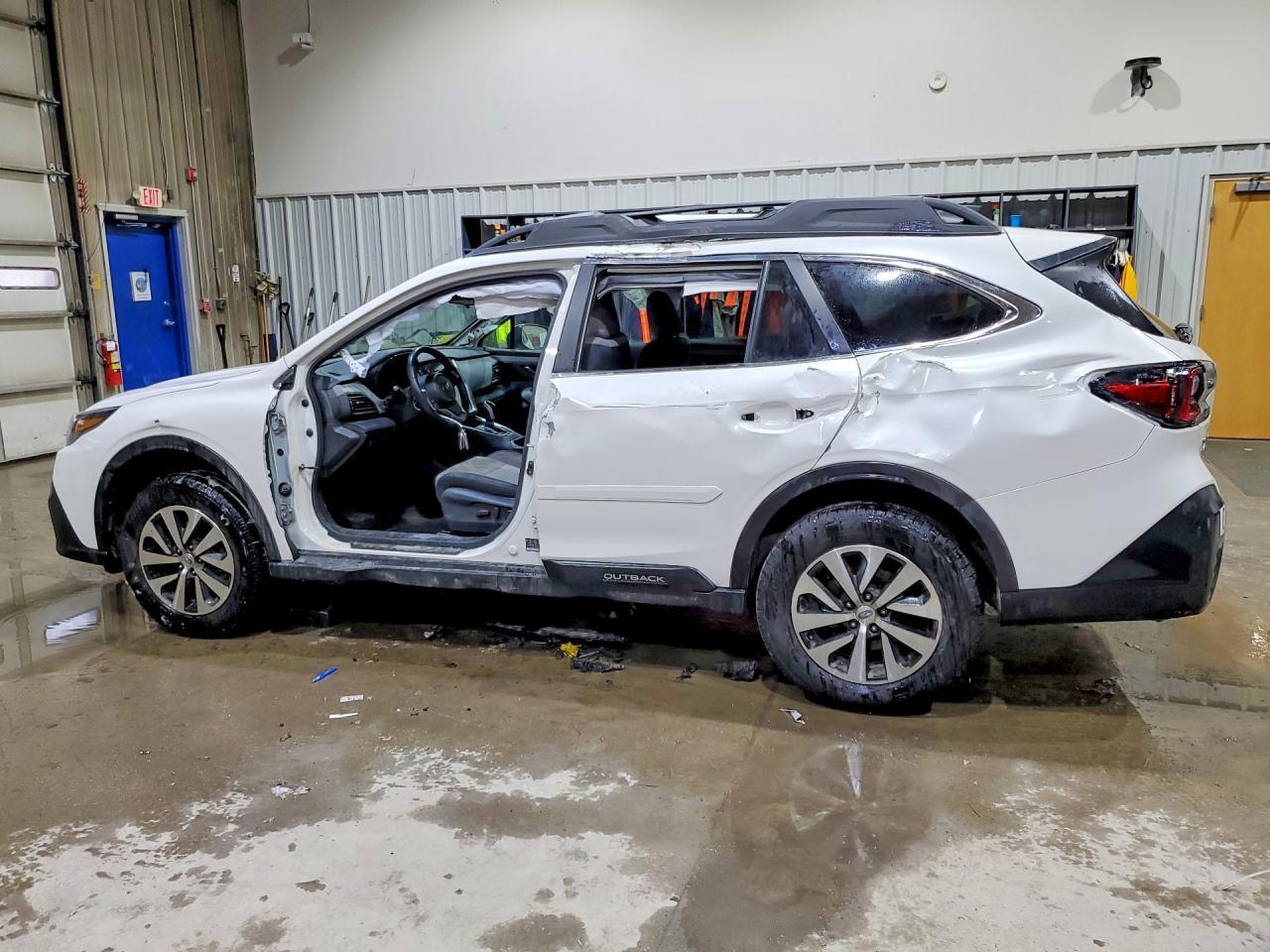 2022 Subaru Outback Premium - Image 2