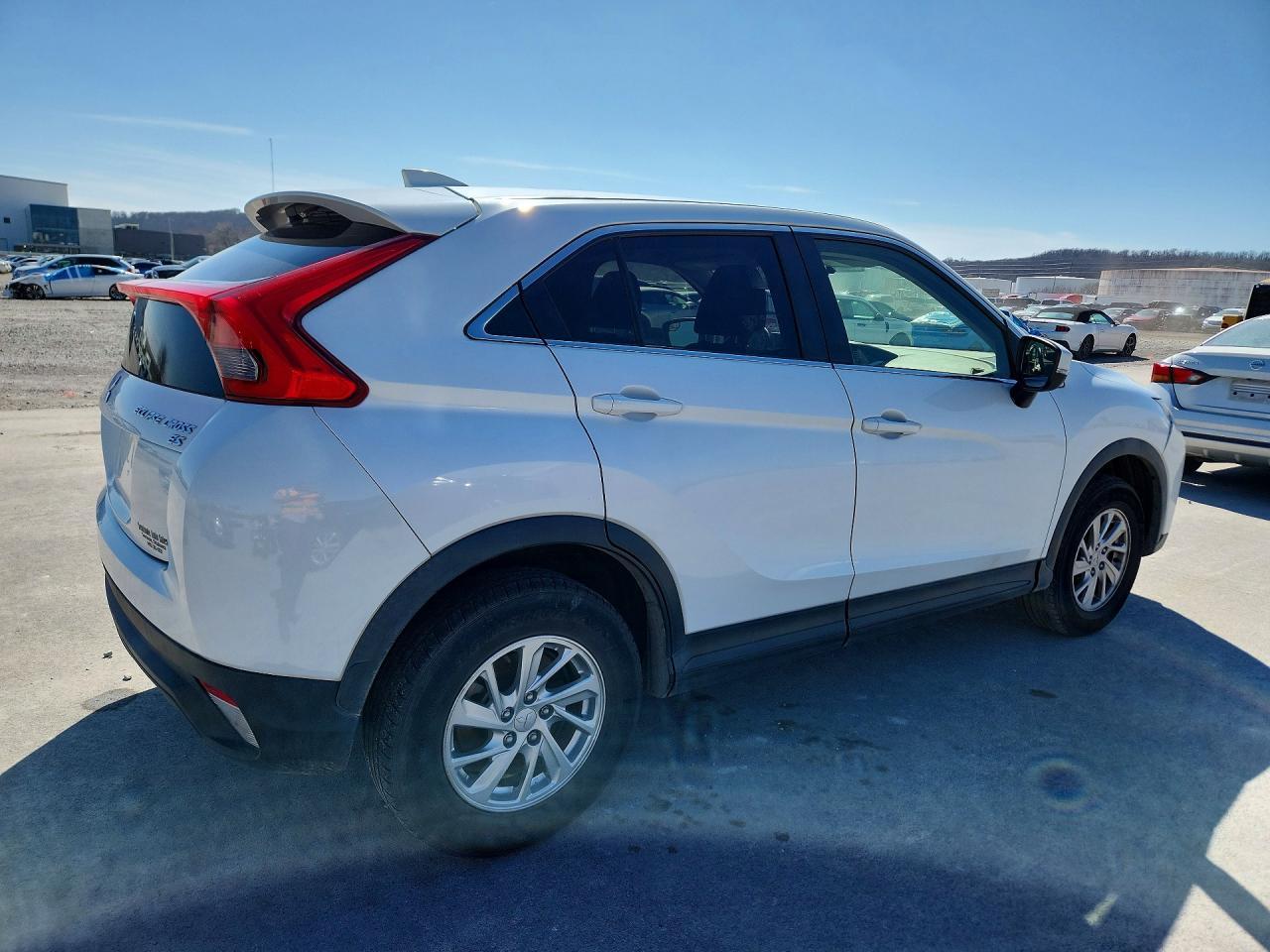 2019 Mitsubishi Eclipse Cross Es - Image 3