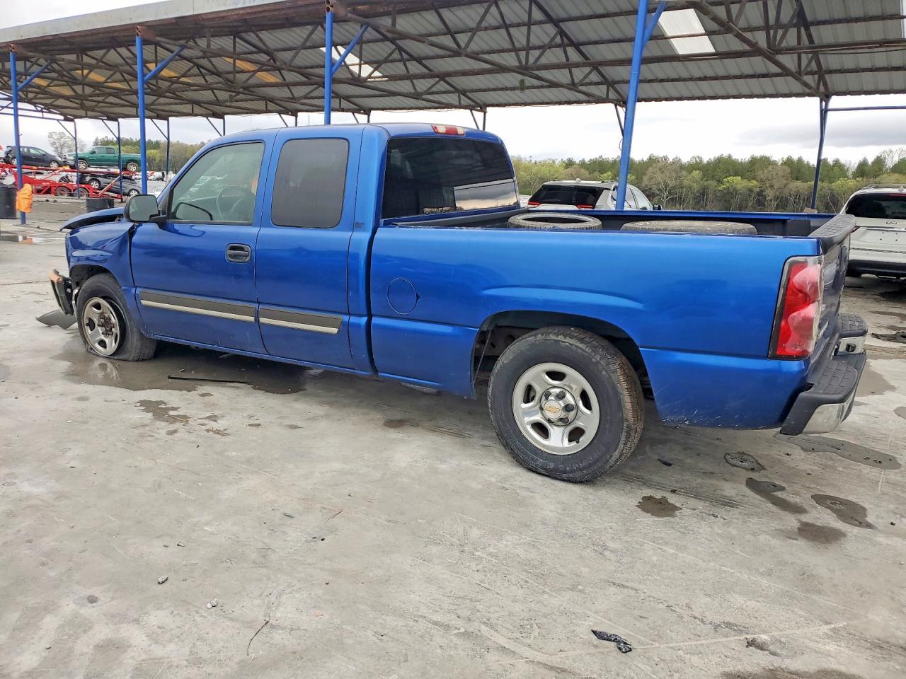 2004 Chevrolet Silverado C1500 - Image 2