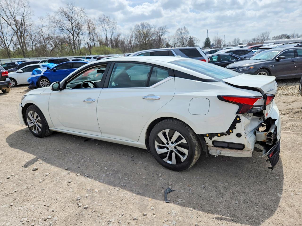 2020 Nissan Altima S - Фото 2