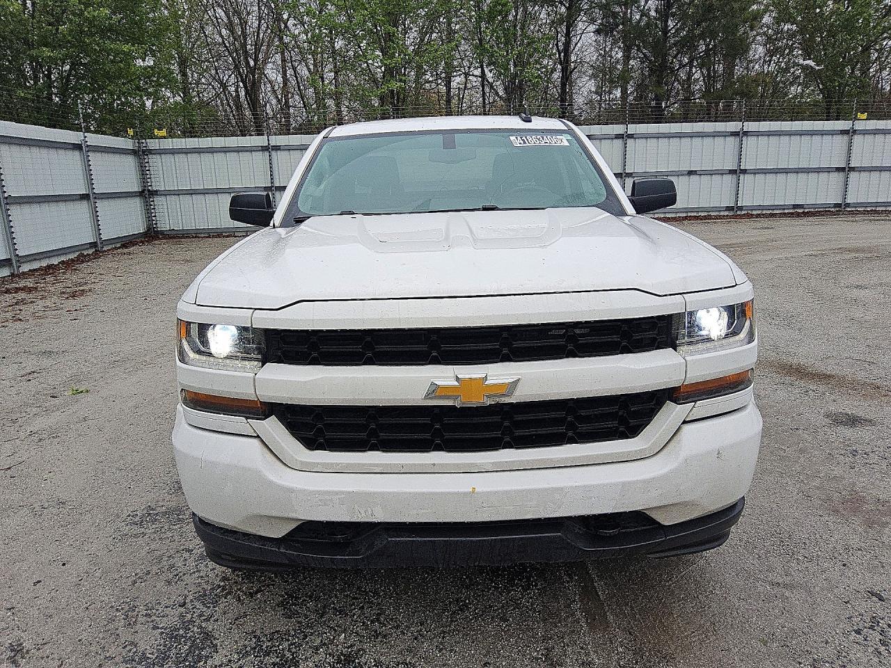 2018 Chevrolet Silverado K1500 Custom - Фото 5