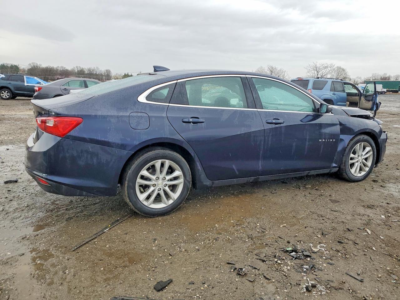 2017 Chevrolet Malibu Lt - Image 3