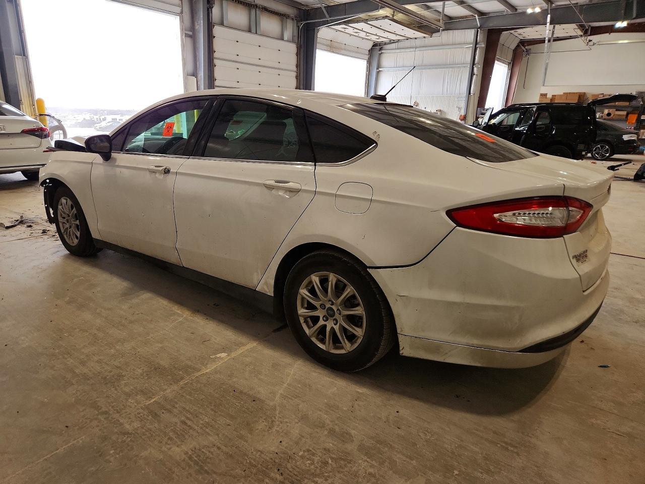 2016 Ford Fusion S - Фото 2