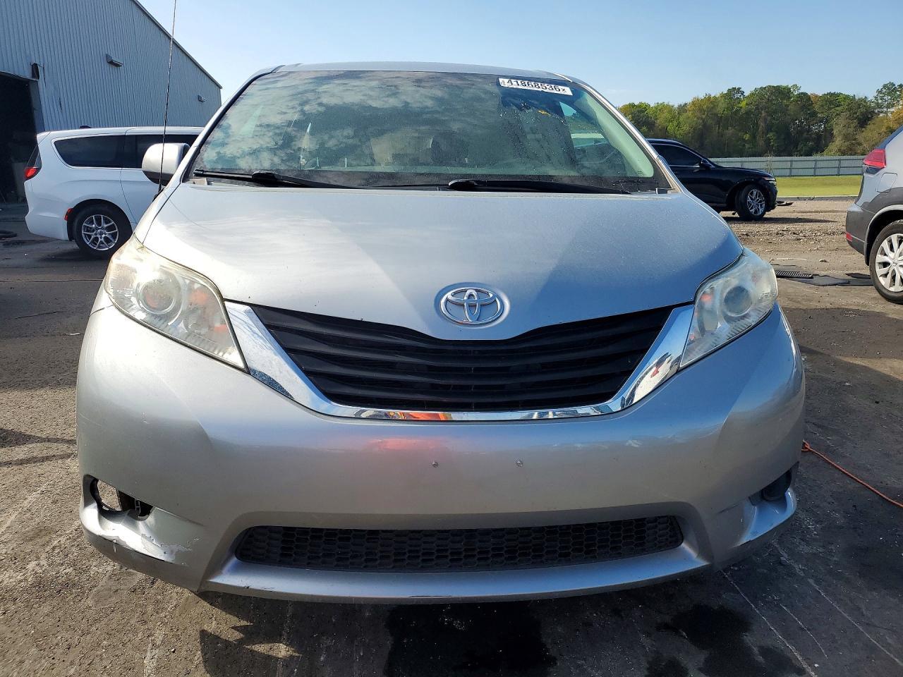 2014 Toyota Sienna Le 8-Passenger - Фото 5
