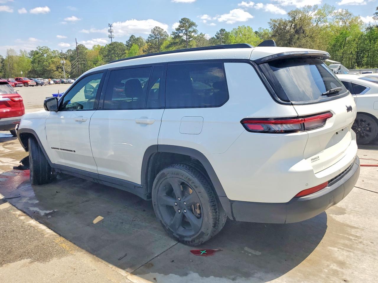 2023 Jeep Grand Cherokee L Laredo - Image 2