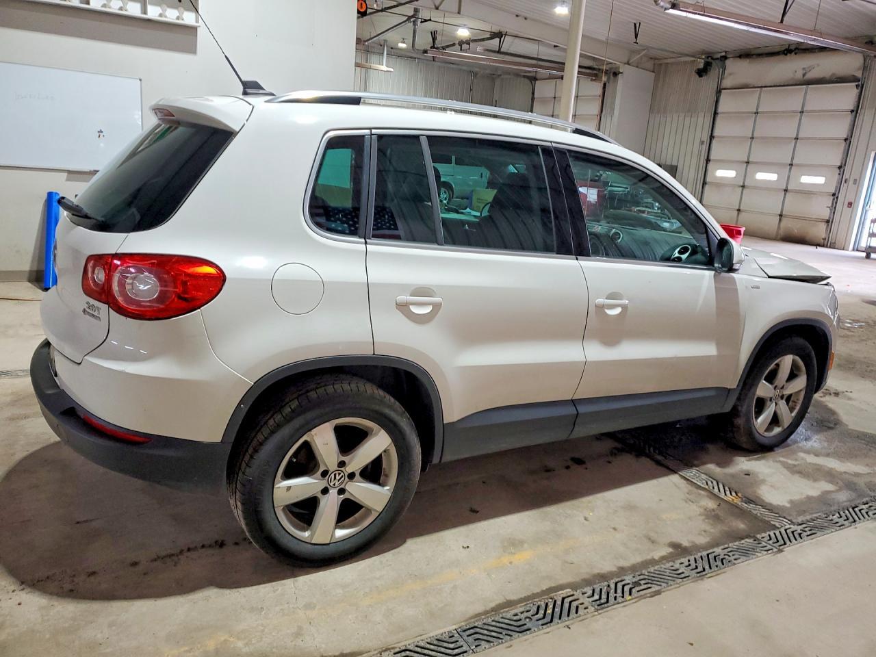 2010 Volkswagen Tiguan Se - Image 3