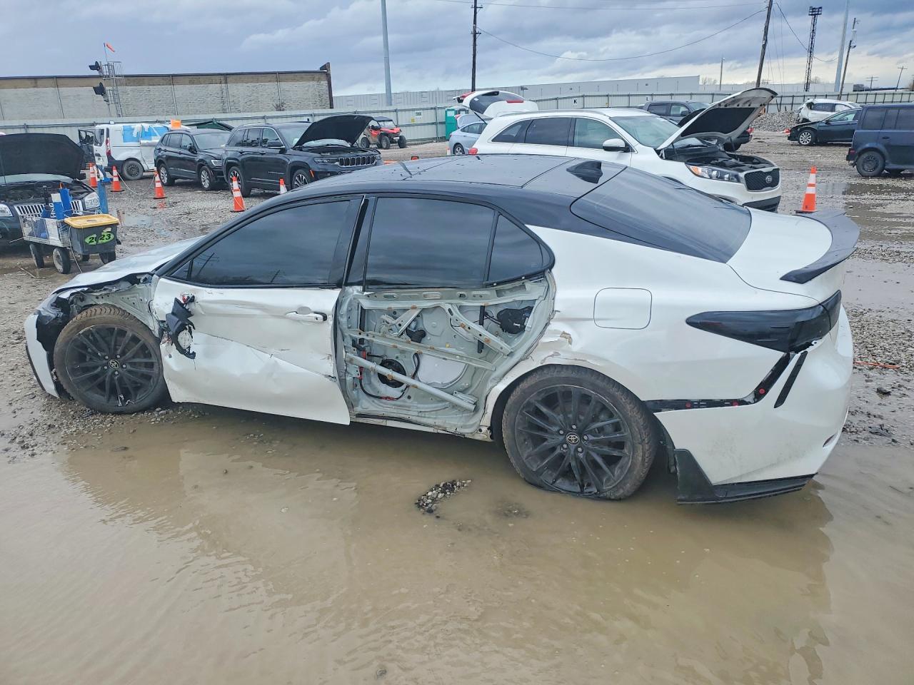 2021 Toyota Camry Xse - Фото 2