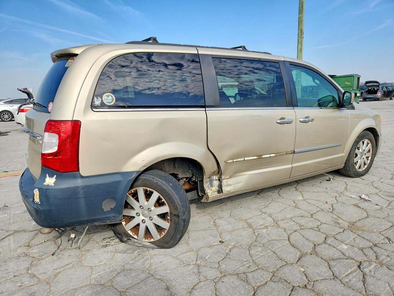2012 Chrysler Town & Country Touring L - Image 3