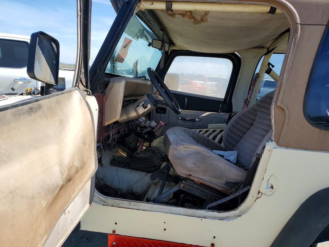 1987 Jeep Wrangler - Фото 7