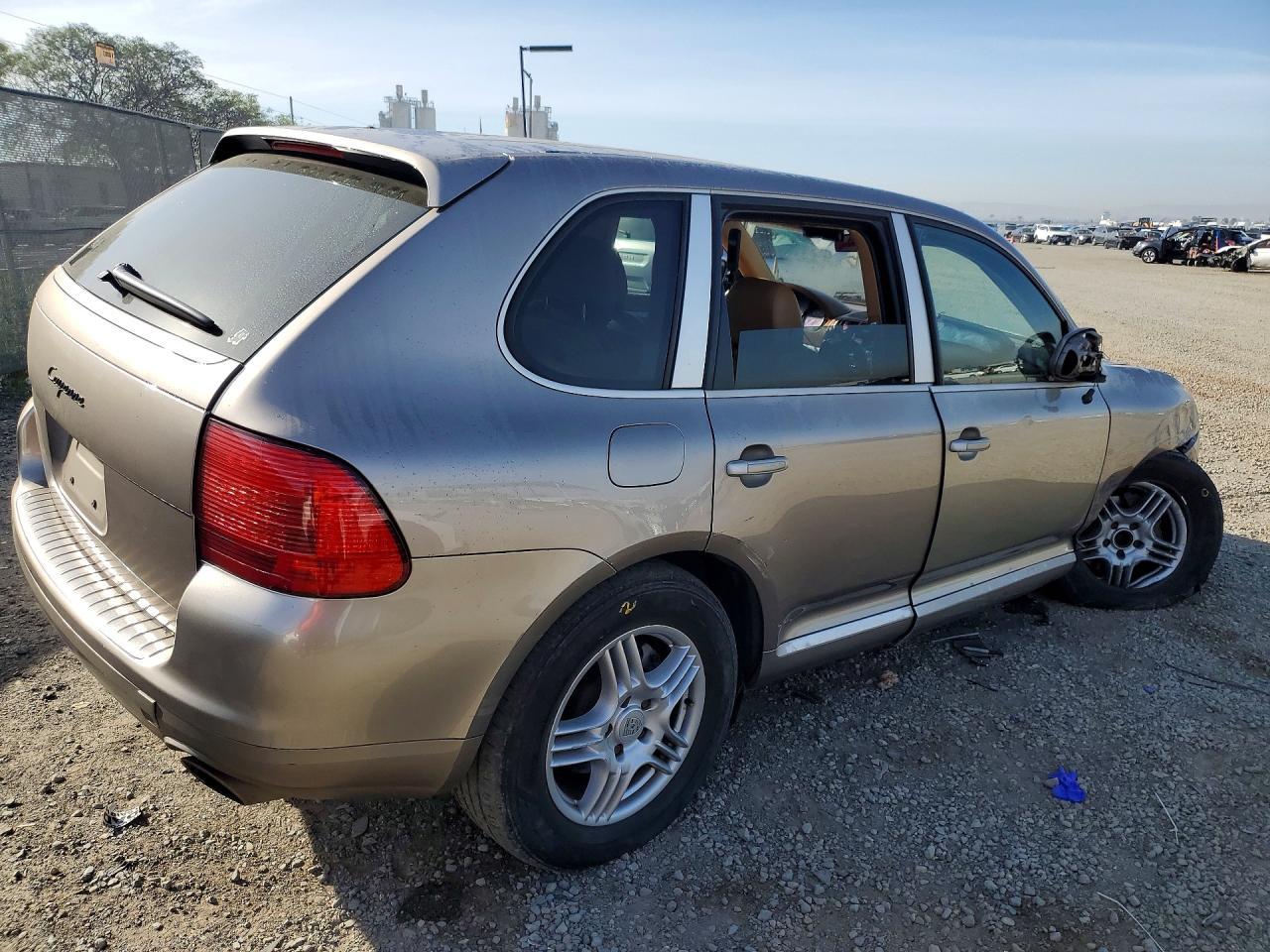 2005 Porsche Cayenne - Image 3