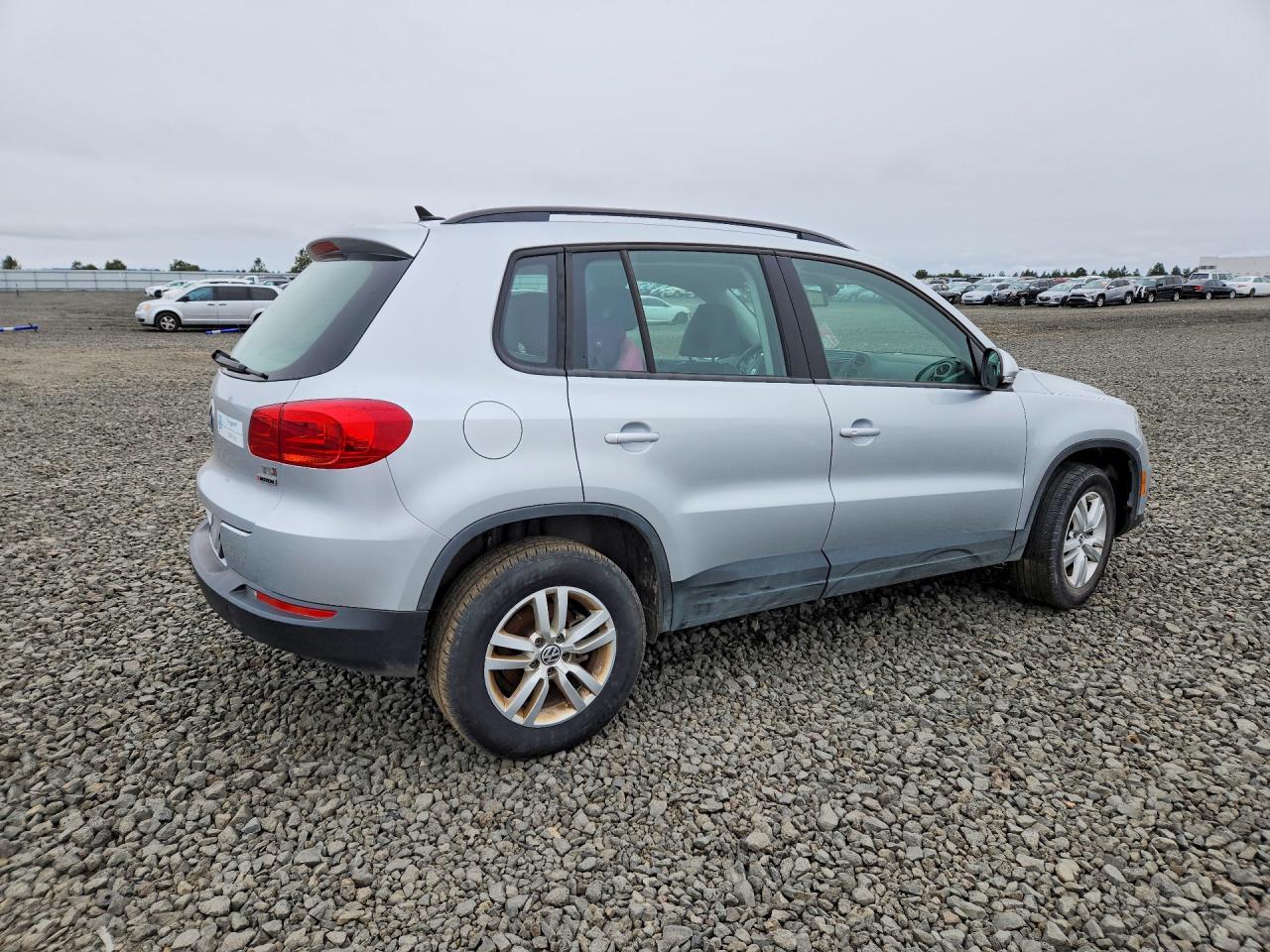 2017 Volkswagen Tiguan S - Фото 3