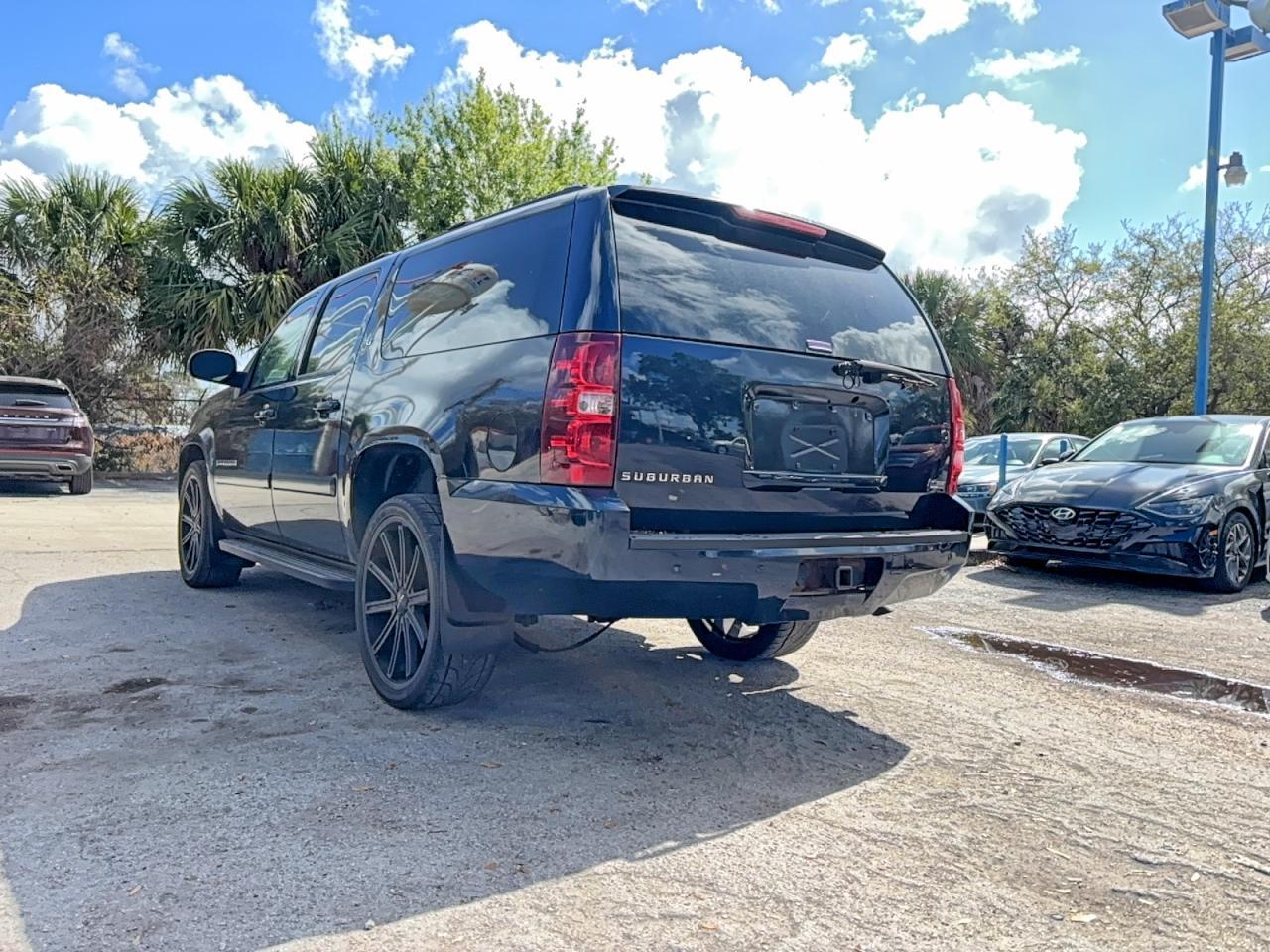 2007 Chevrolet Suburban K1500 - Фото 3