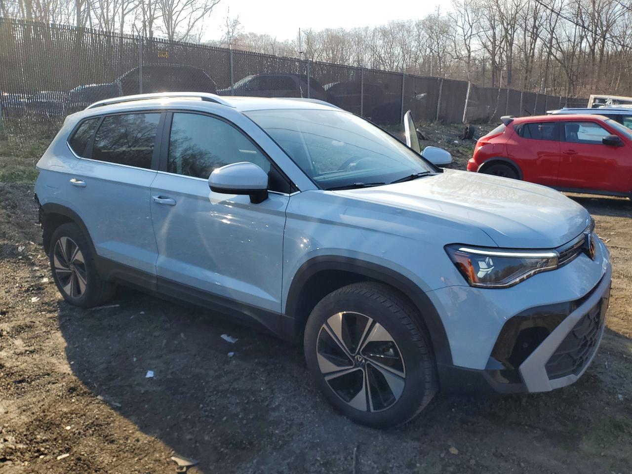 2025 Volkswagen Taos Se - Фото 4