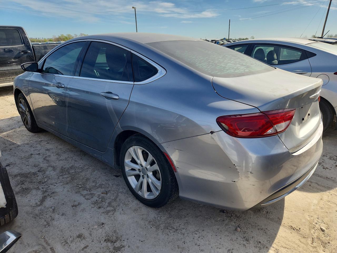 2016 Chrysler 200 Limited - Фото 2