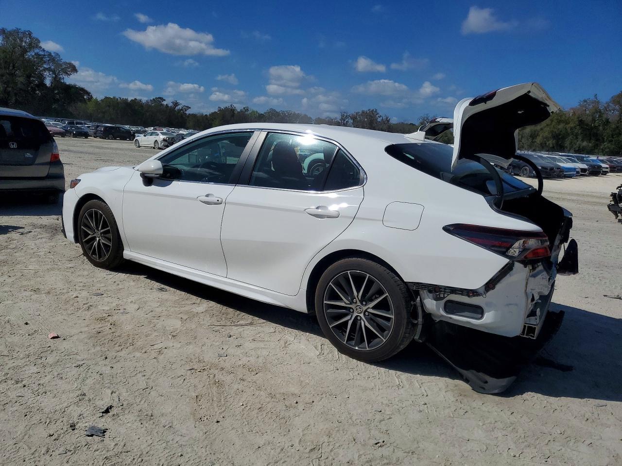 2023 Toyota Camry Se - Фото 2