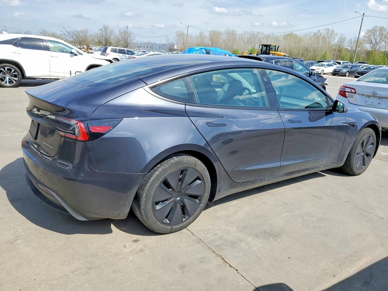 2024 Tesla Model 3 - Image 3