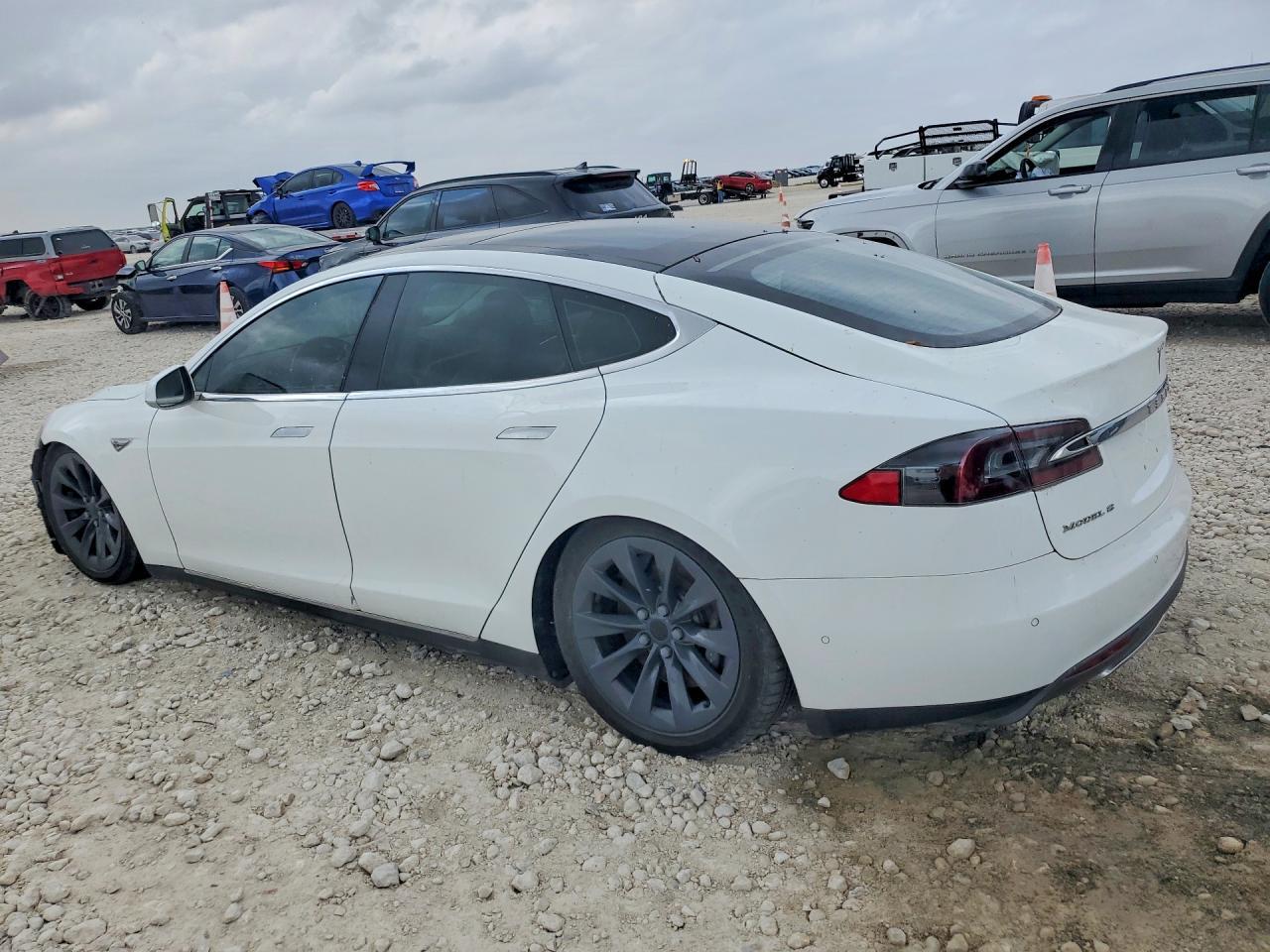 2015 Tesla Model S 85D - Фото 2