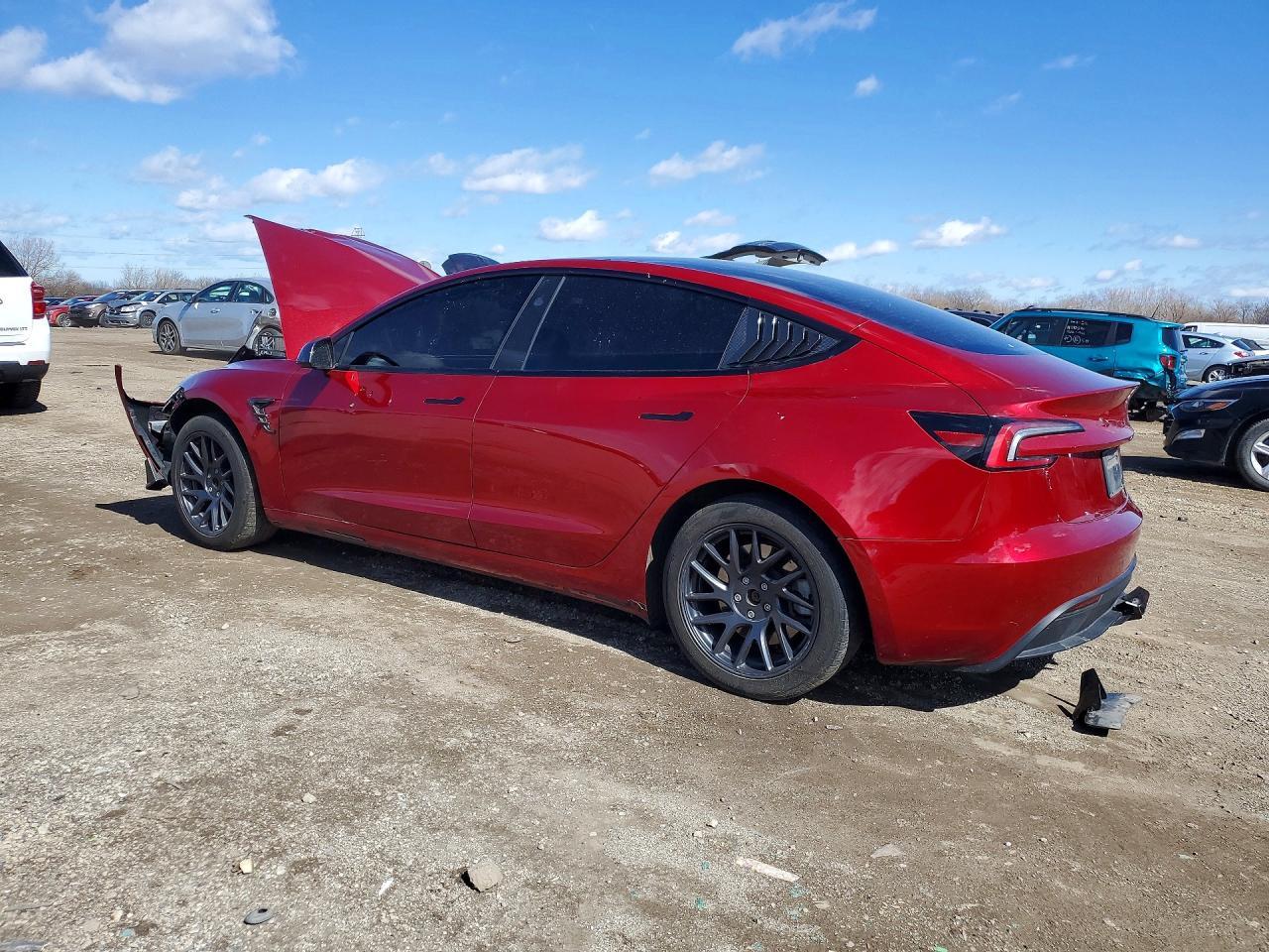2024 Tesla Model 3 - Фото 2