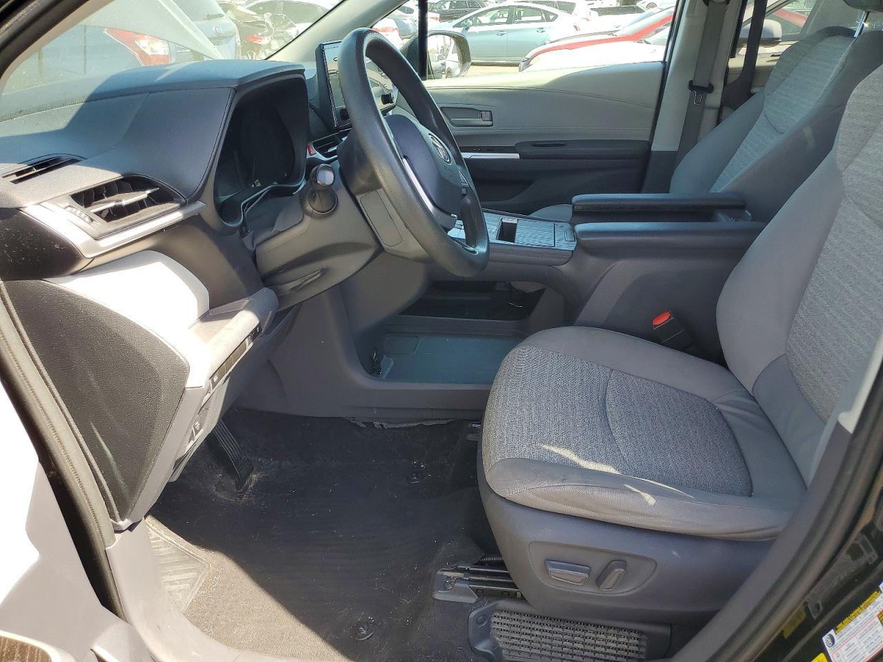 2021 Toyota Sienna Le 8-Passenger - Image 7