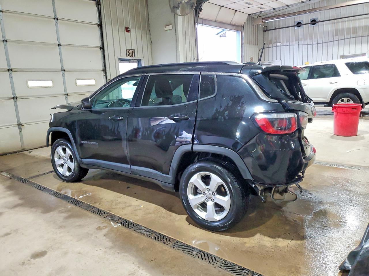 2018 Jeep Compass Latitude - Image 2