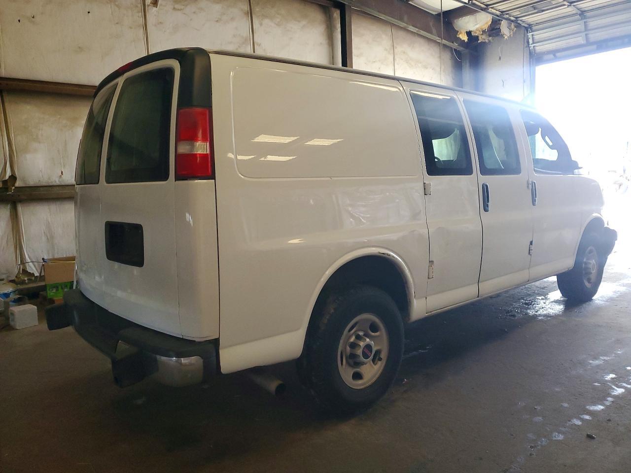 2017 GMC Savana G2500 - Фото 3