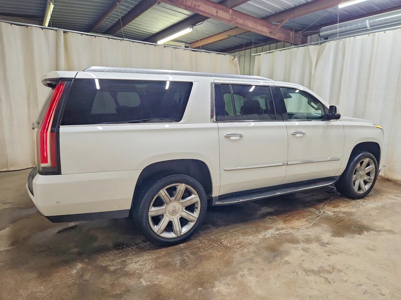 2017 Cadillac Escalade Esv Luxury - Image 3