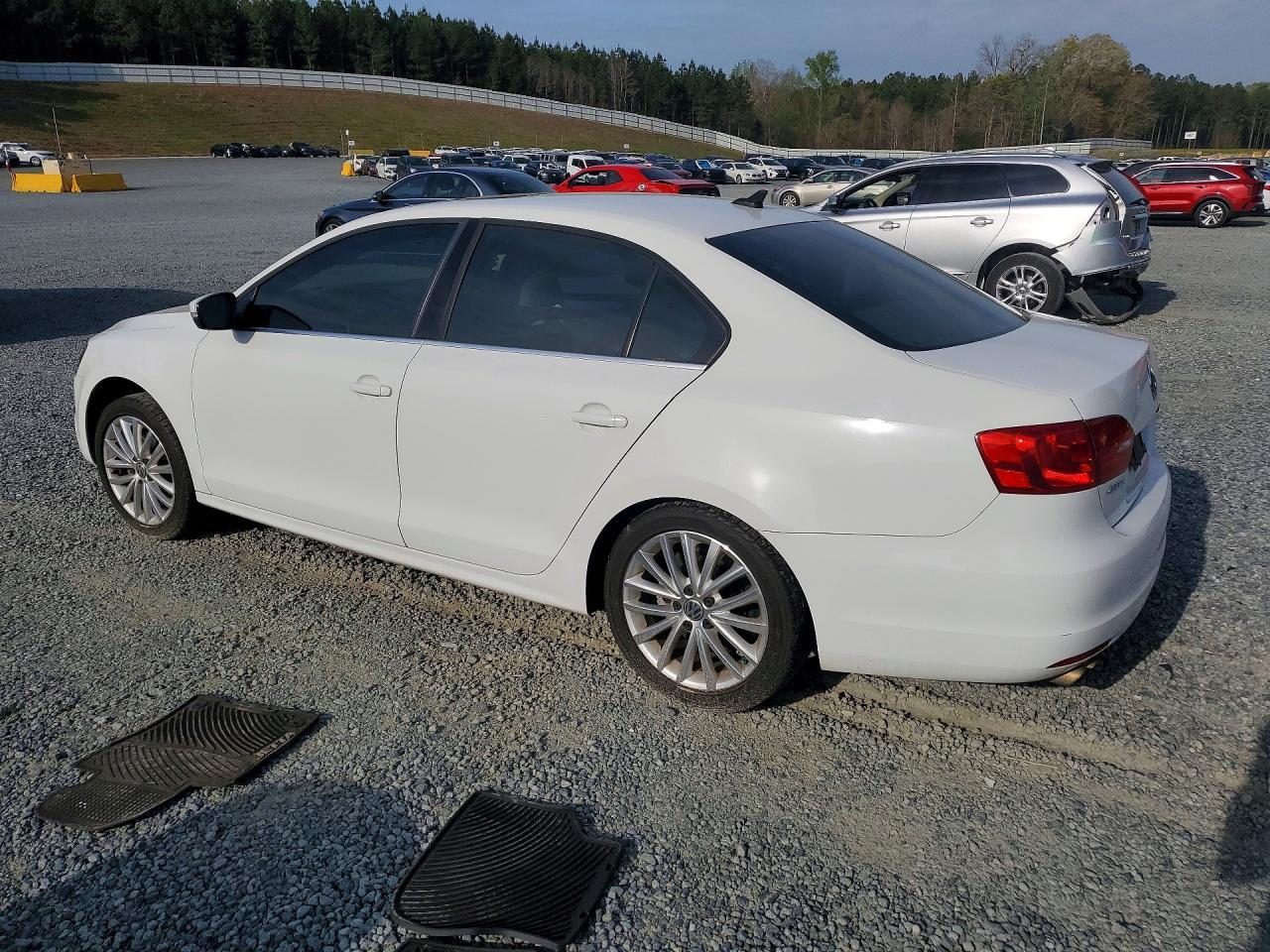 2014 Volkswagen Jetta Sel - Image 2