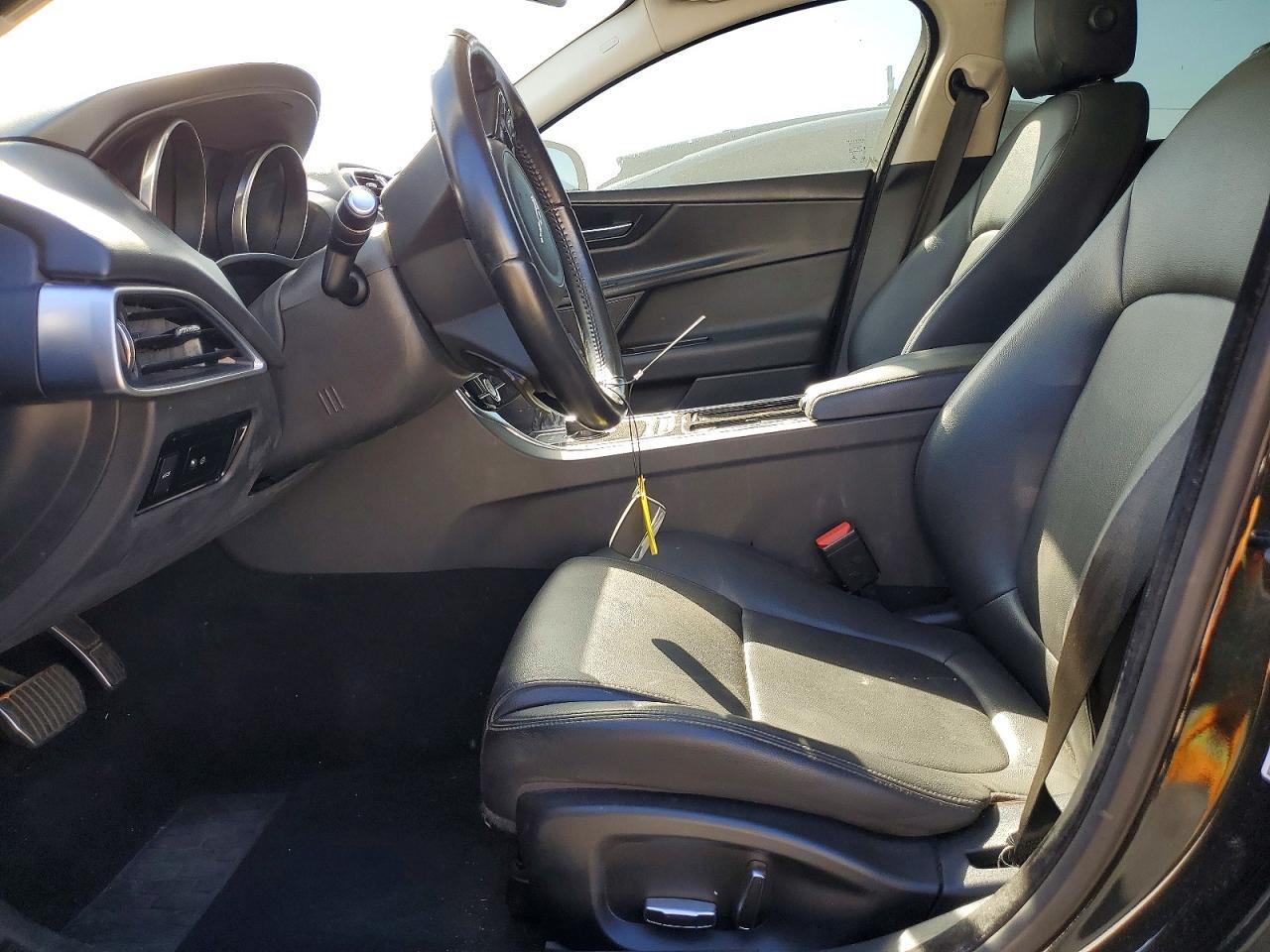 2019 Jaguar Xe Awd 4C 25T - Image 7
