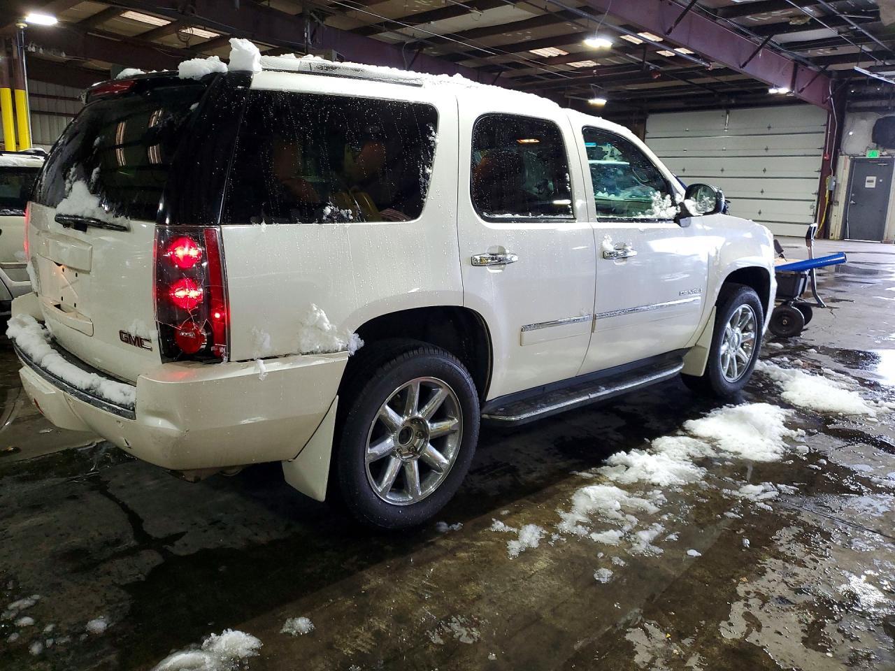 2011 GMC Yukon Denali - Image 3