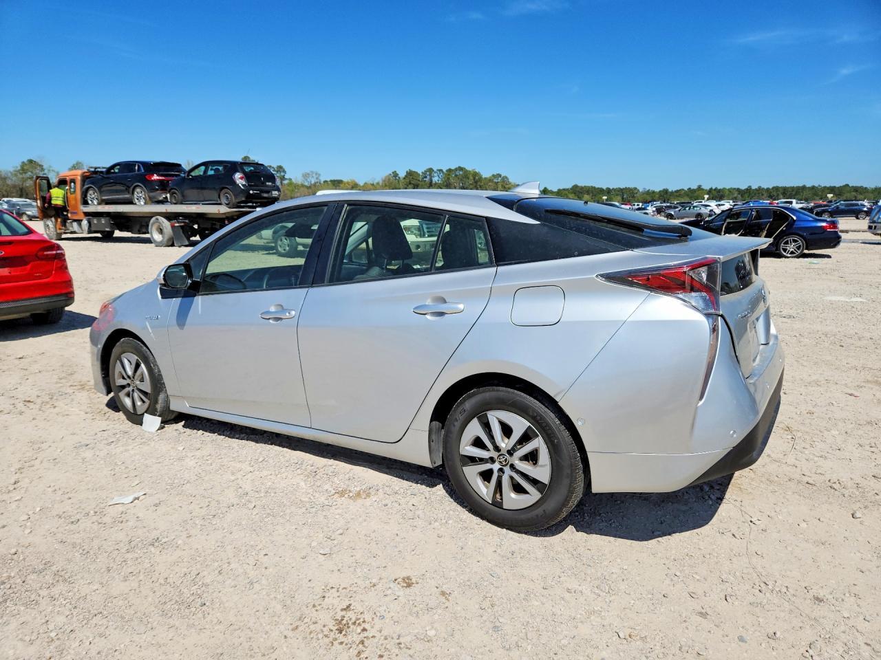 2018 Toyota Prius Two - Фото 2