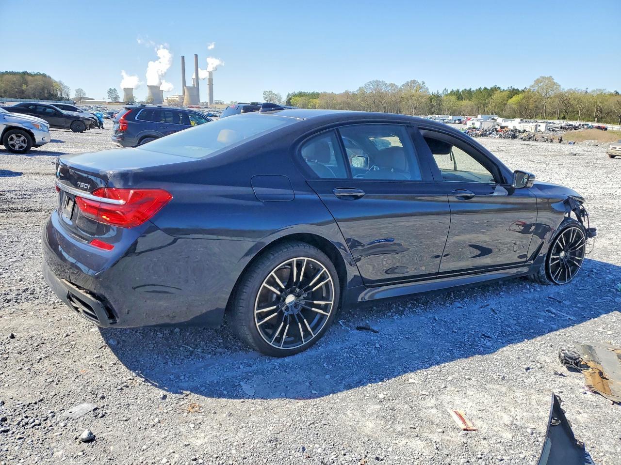 2016 BMW 750 Xi - Image 3