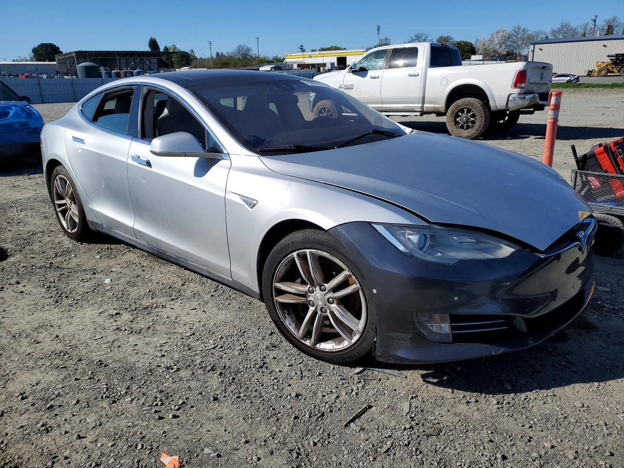 2014 Tesla Model S 60 - Фото 4