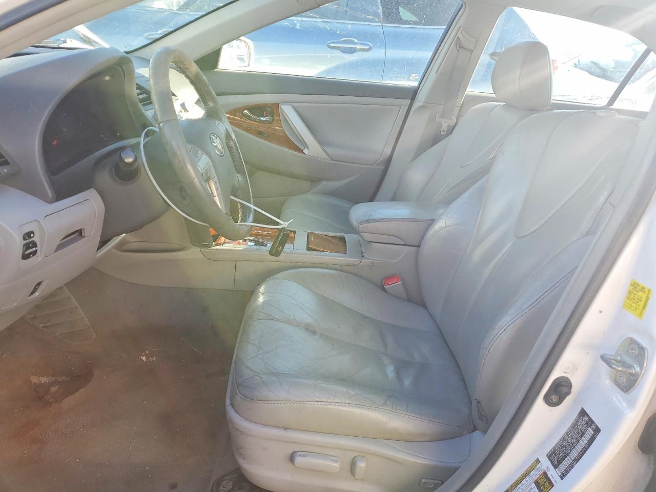 2011 Toyota Camry Xle V6 - Image 7
