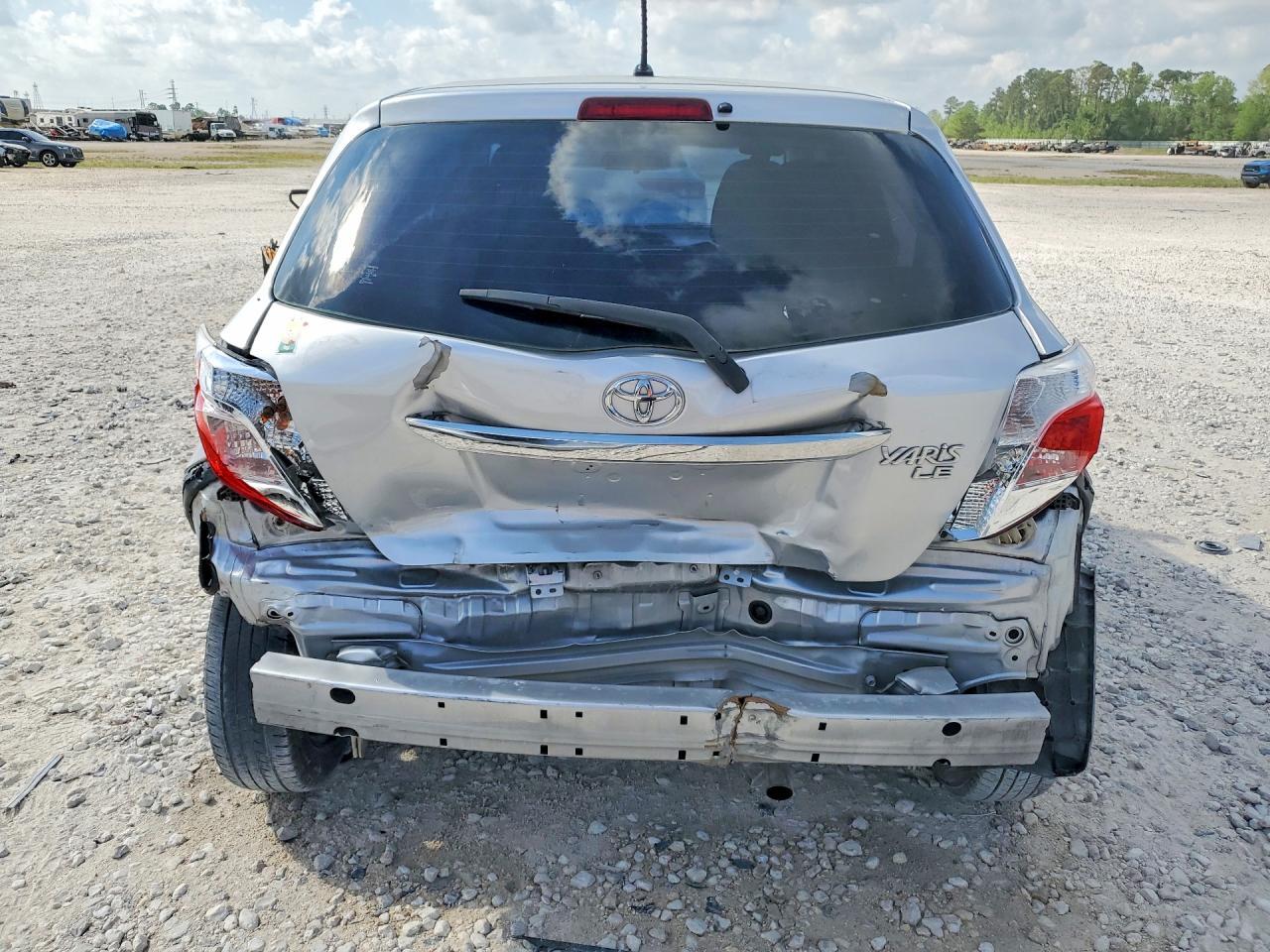 2013 Toyota Yaris 5-Door Le - Фото 6
