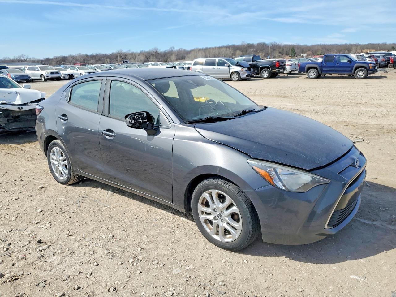 2016 Scion Ia Base - Фото 4