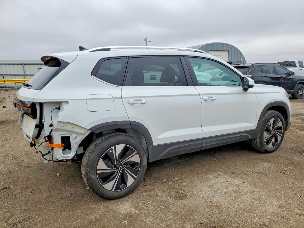 2025 Volkswagen Taos Se - Фото 3