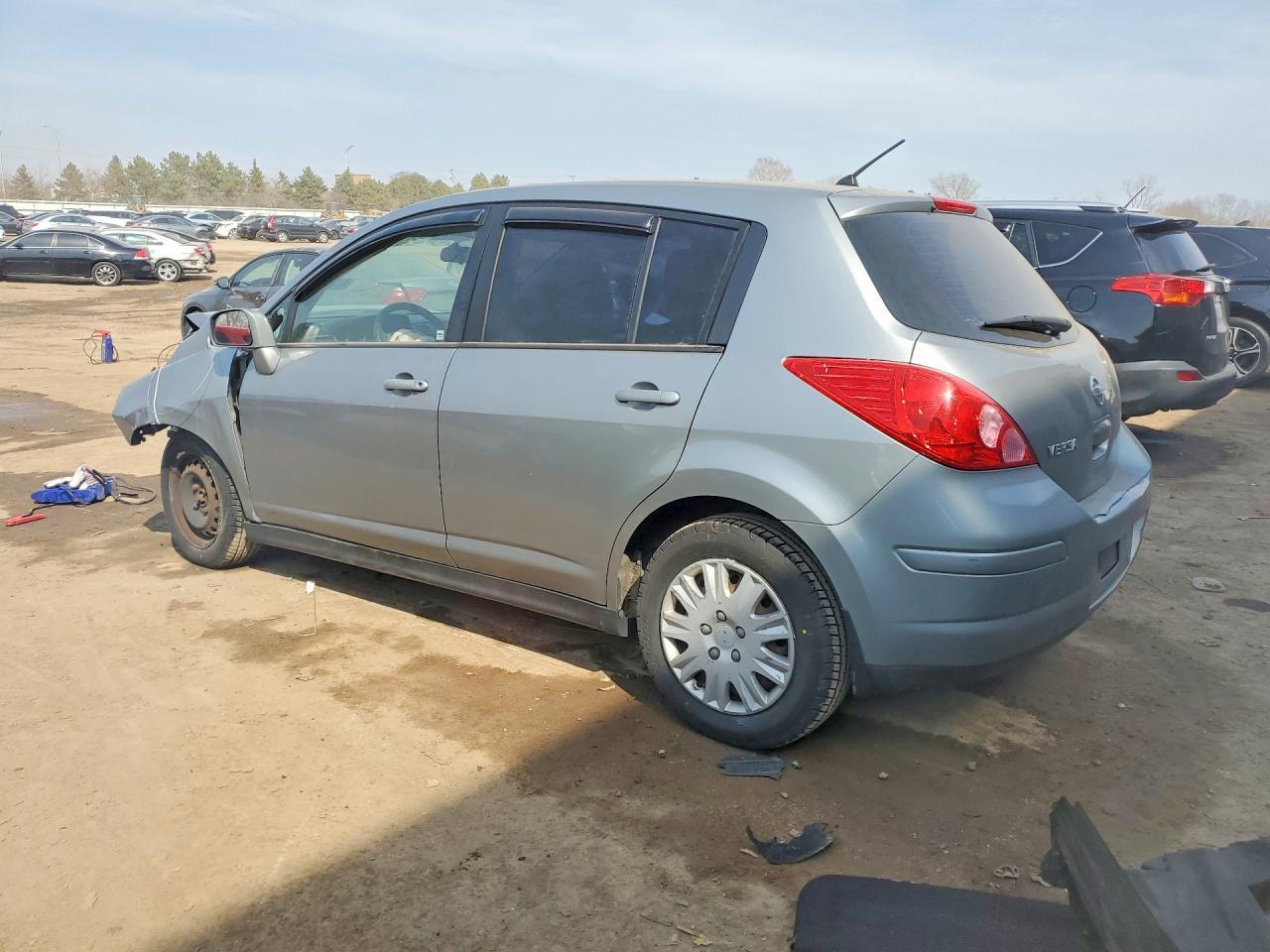 2010 Niss Versa - Фото 2